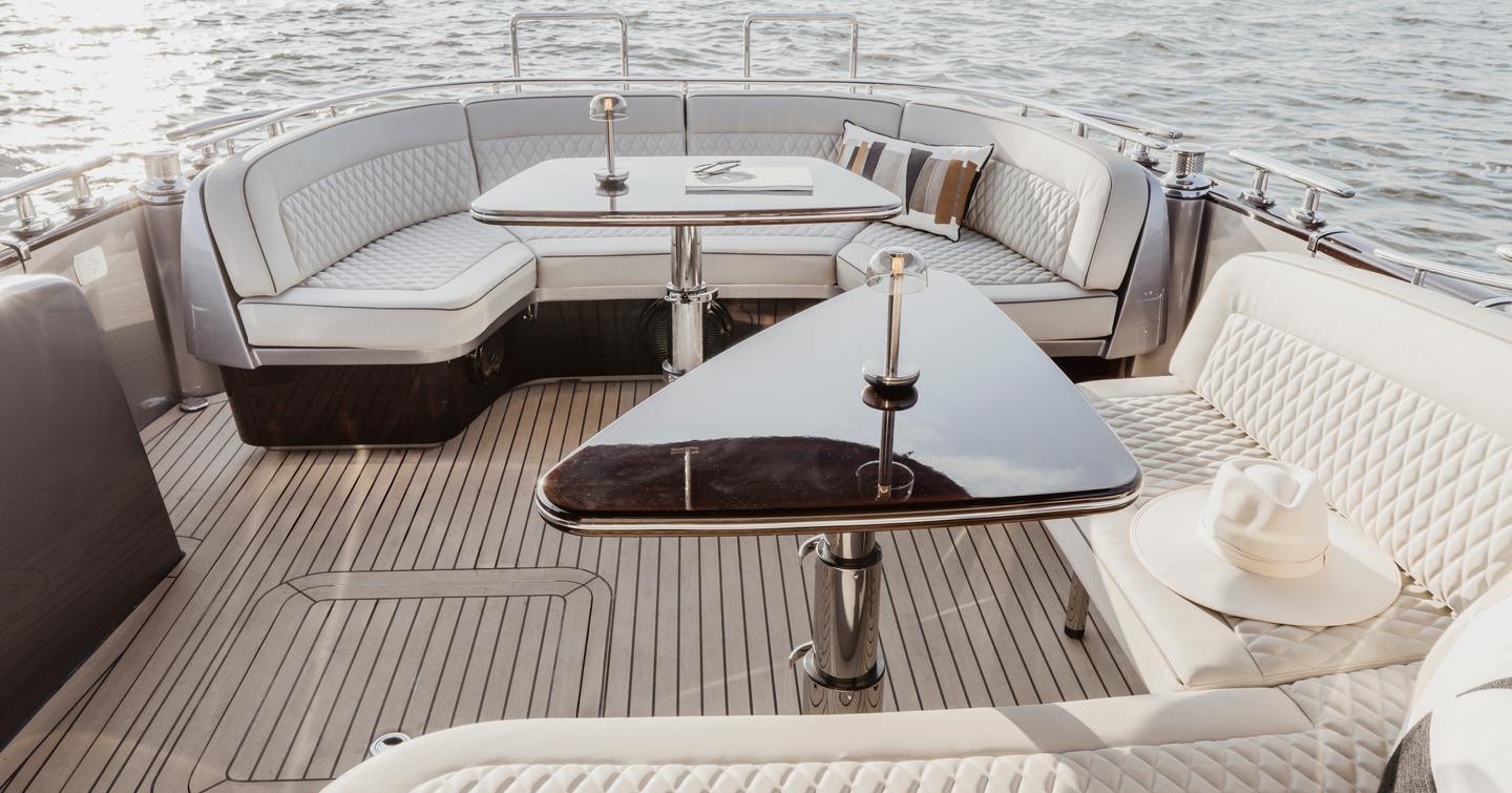 zeelander-5-aft-cockpit-view