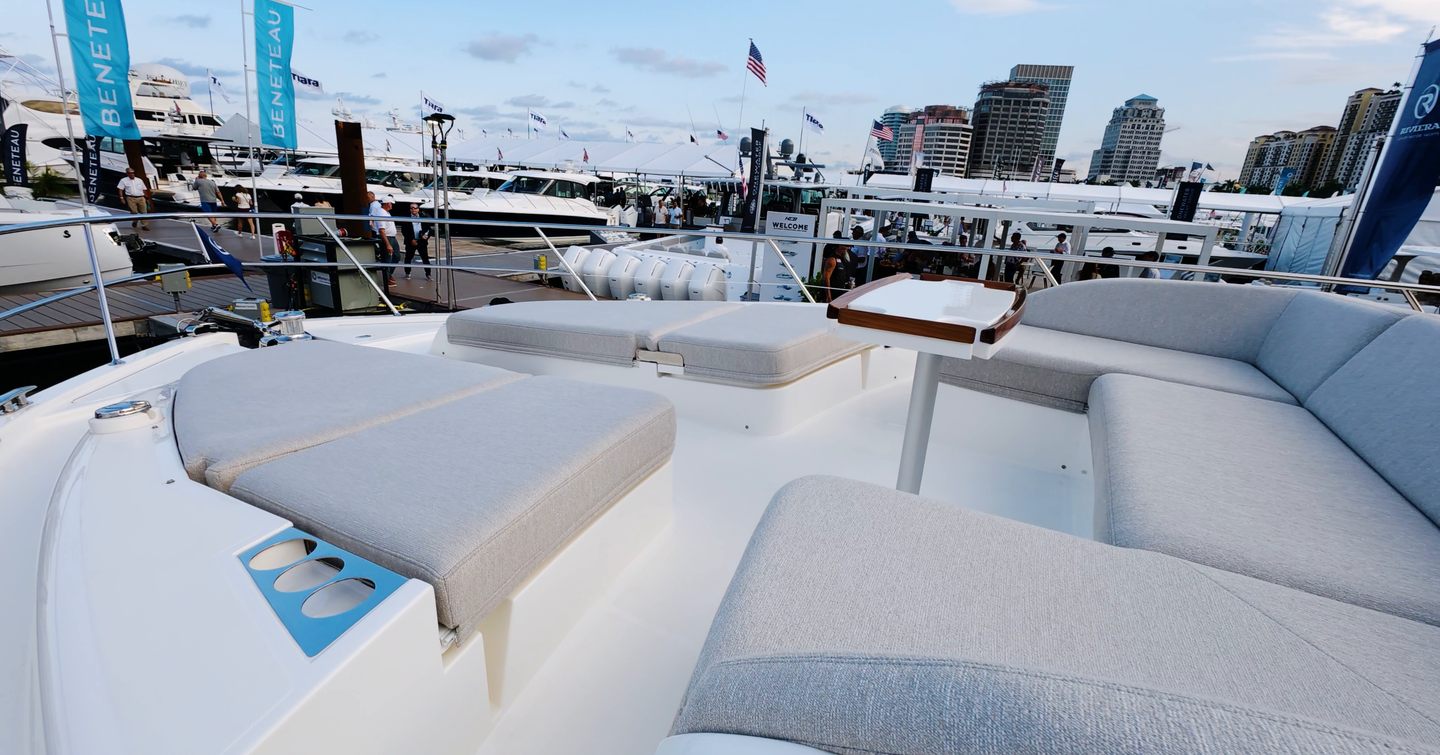 Riviera 5600 Sport Platinum Edition foredeck lounge with table and sunpad seating