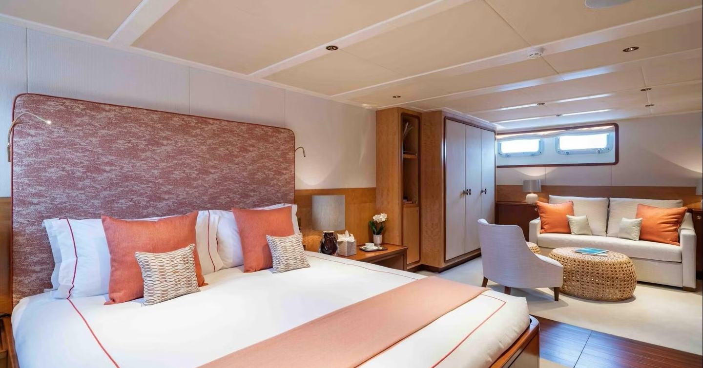 Feadship superyacht Synthesis 66 master cabin with sofa 