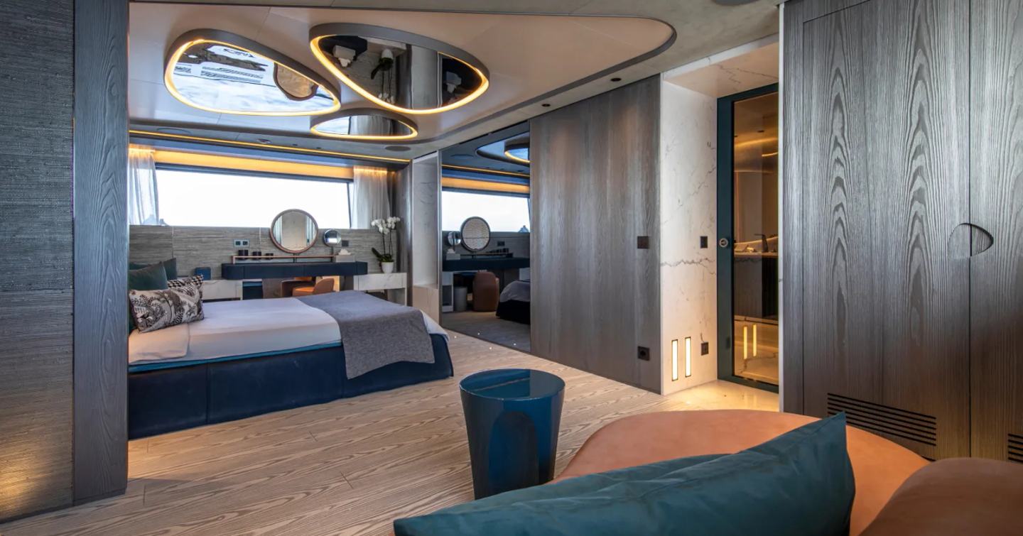 Motor Yacht Pandion Pearl's owners bedroom