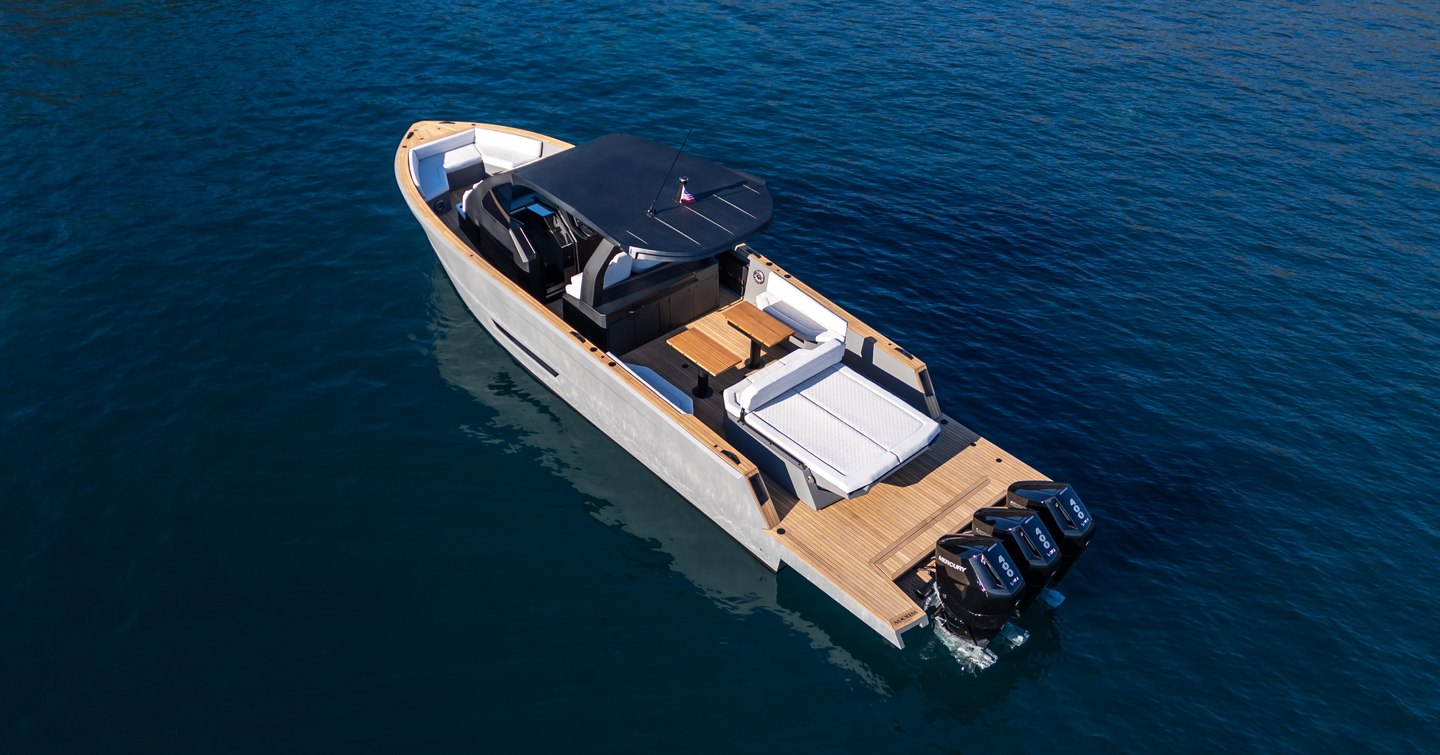 Maxim Yachts MAX44 R boat at anchor 