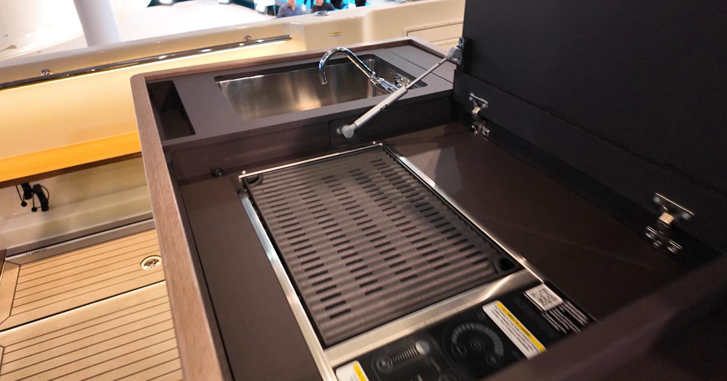 Built-in cockpit grill and sink wetbar on the Aiata Sunfinder 50 with stainless steel basin and electric grill plate.