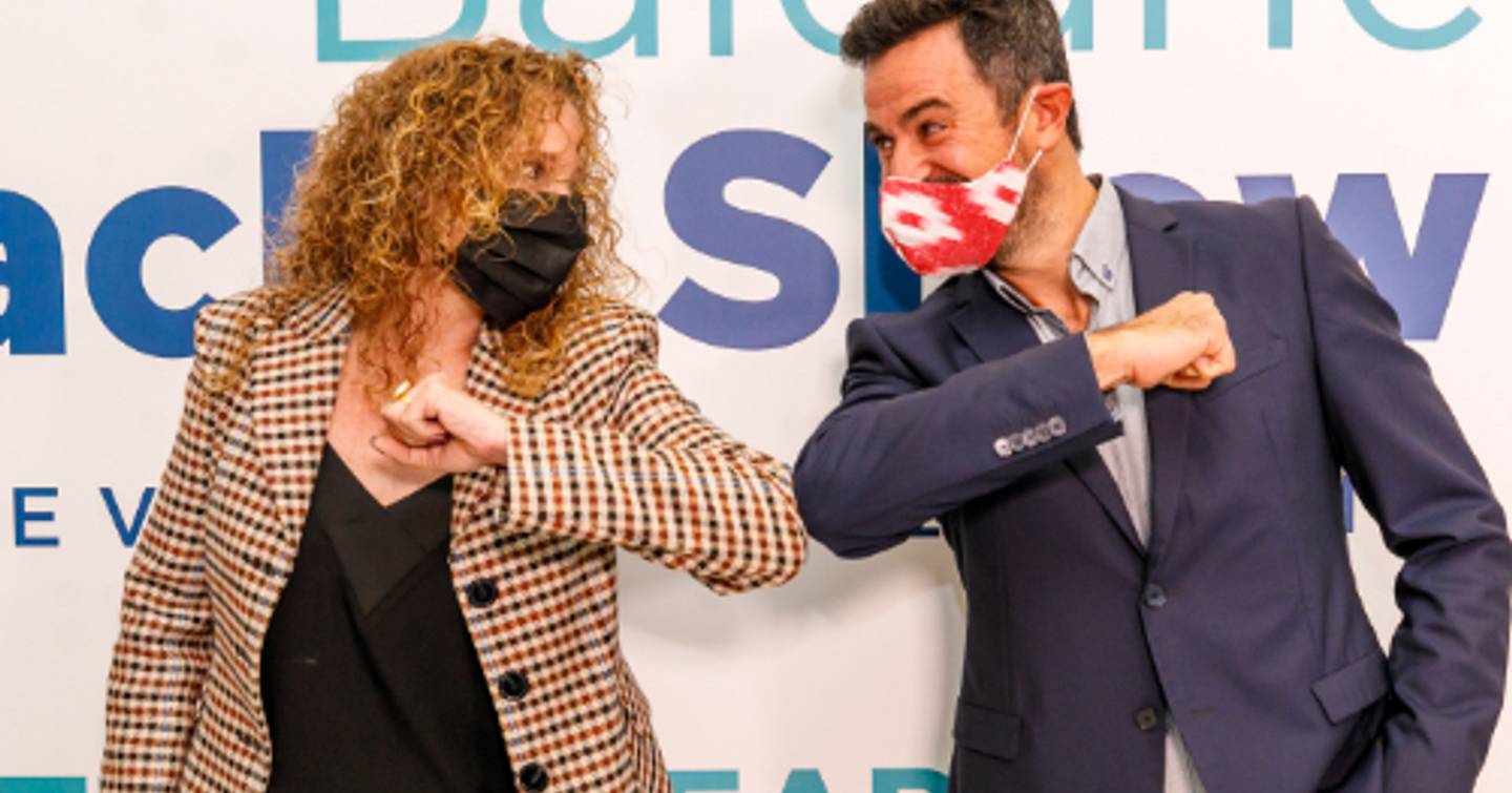 Two masked representatives from Palma Superyacht Show and Balearic Yacht Show touching elbows.