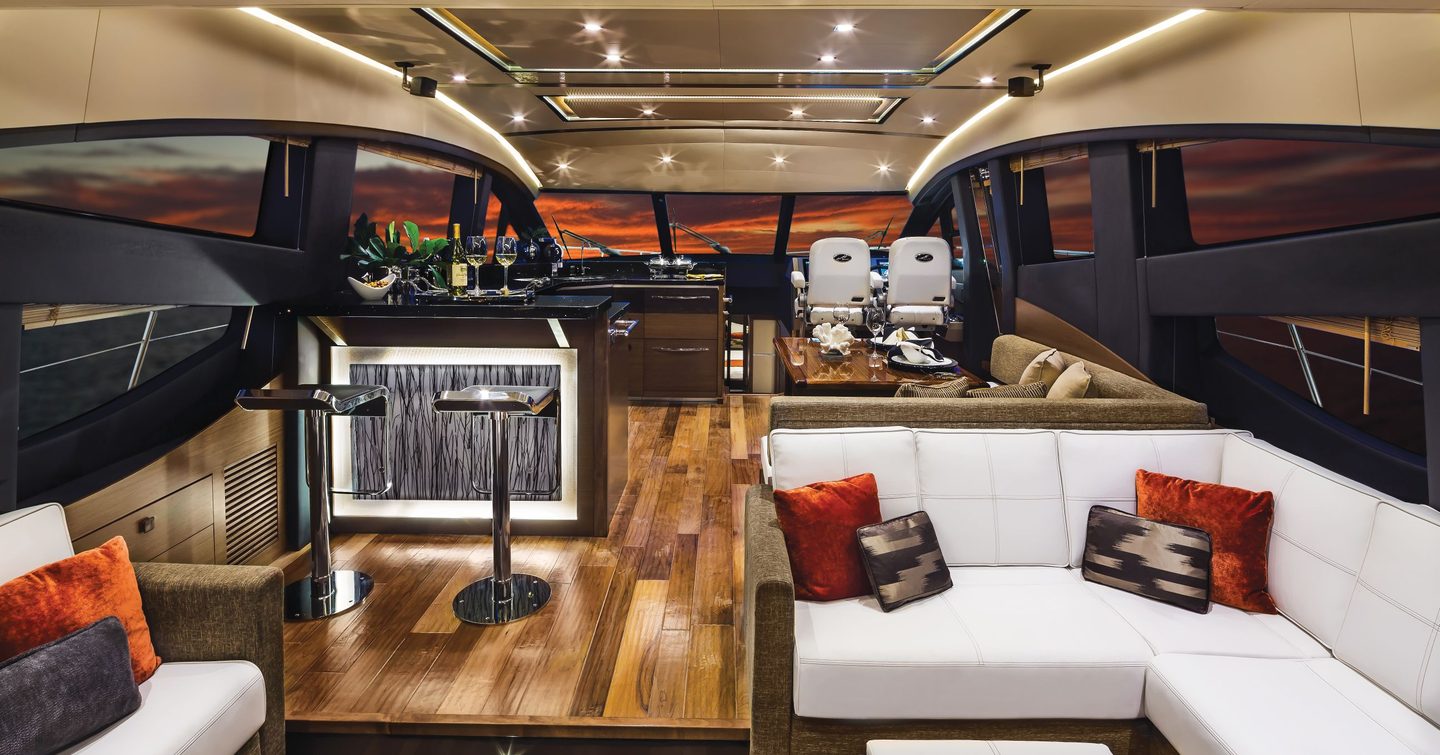 upper deck on a Sea Ray L650 Fly