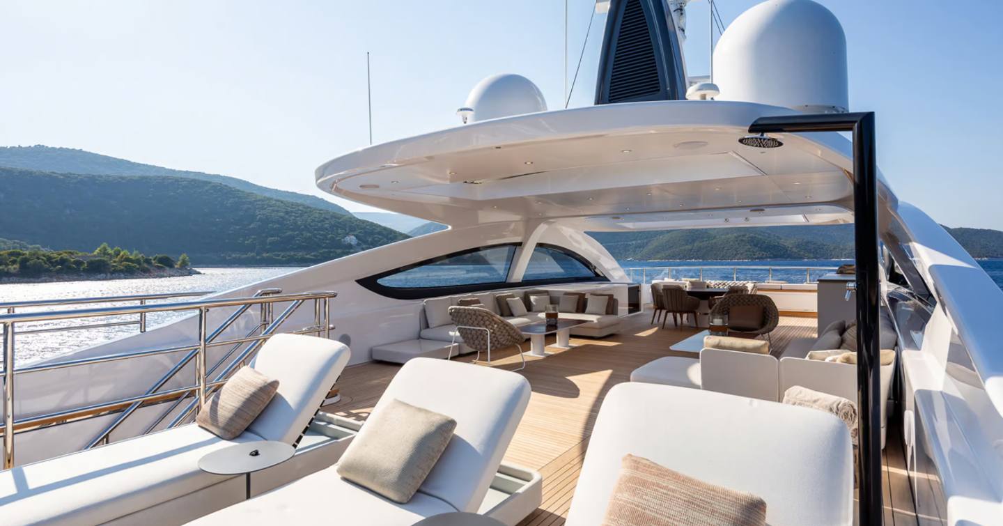 Sundeck on motor yacht B.Now 50 Oasis Deck 