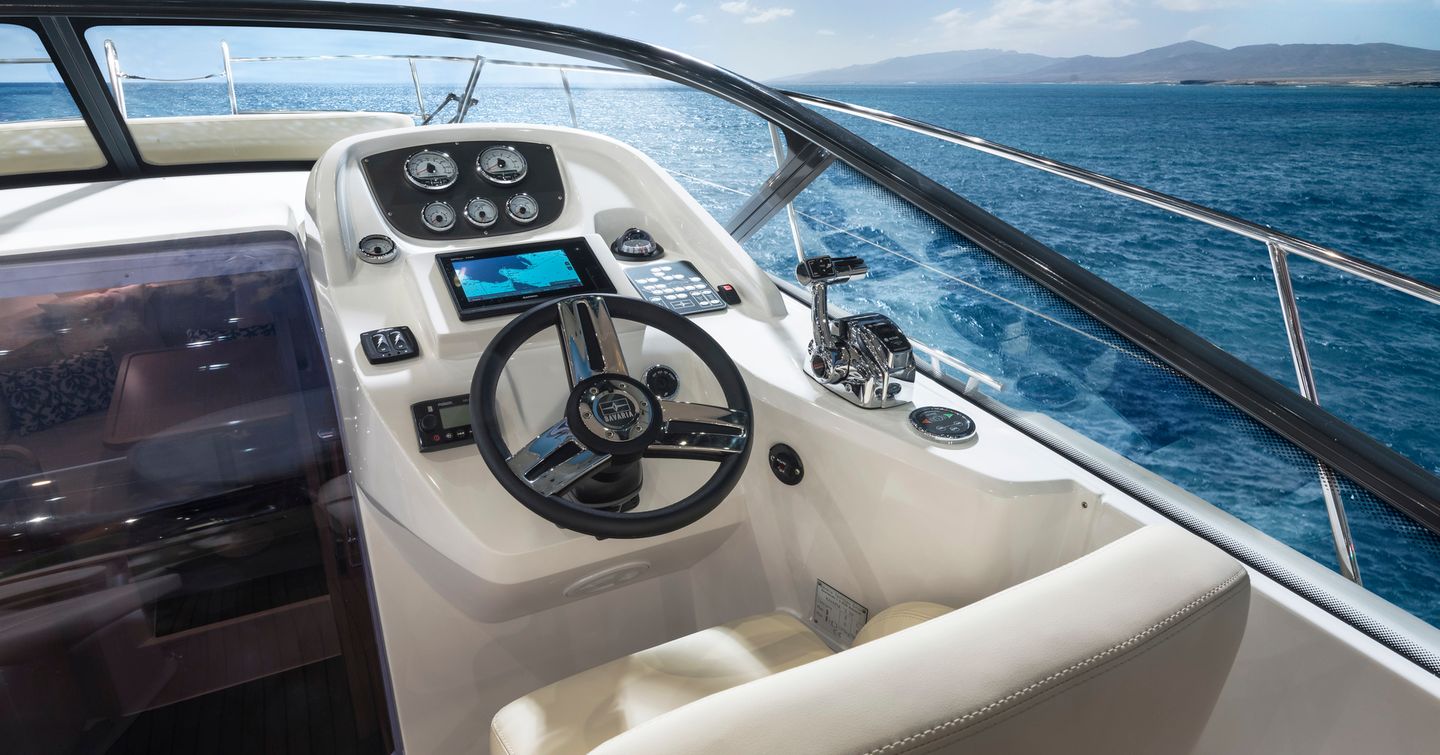 Bavaria S29 helm station