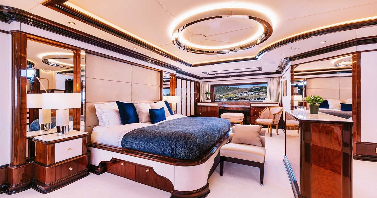 Superyacht IDyllic master cabin