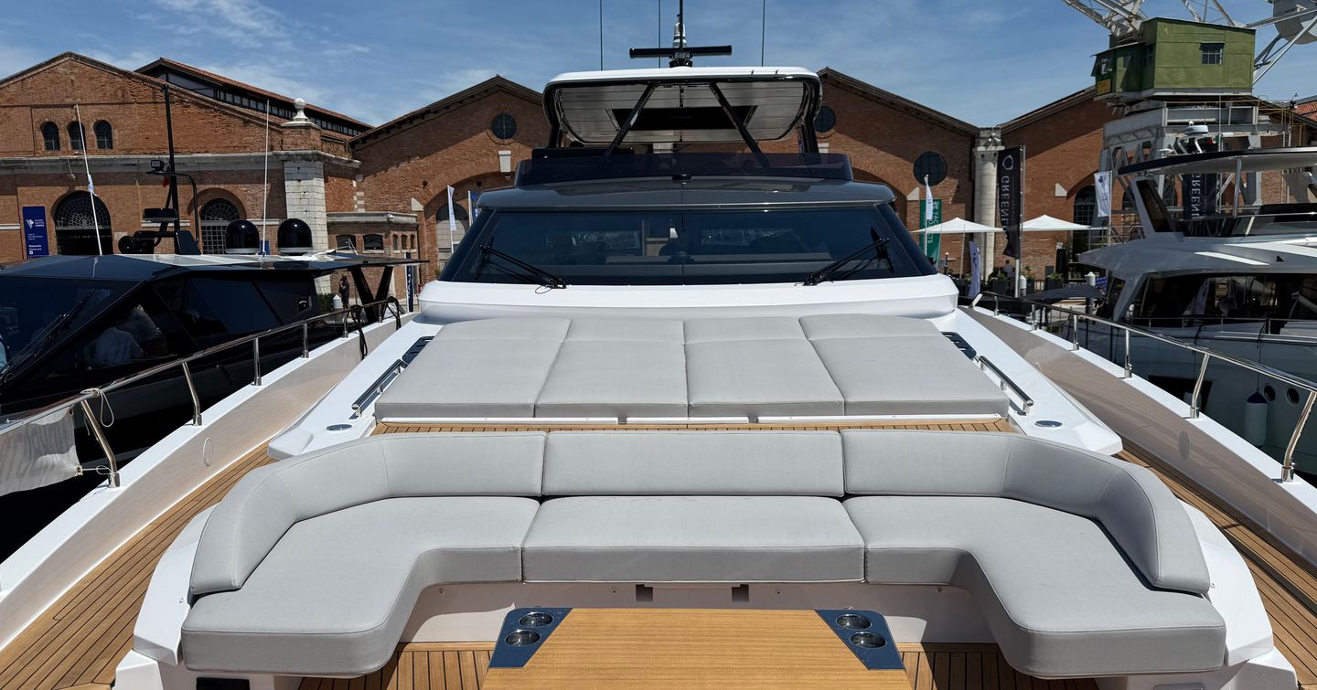 Ferretti-940-Review-foredeck