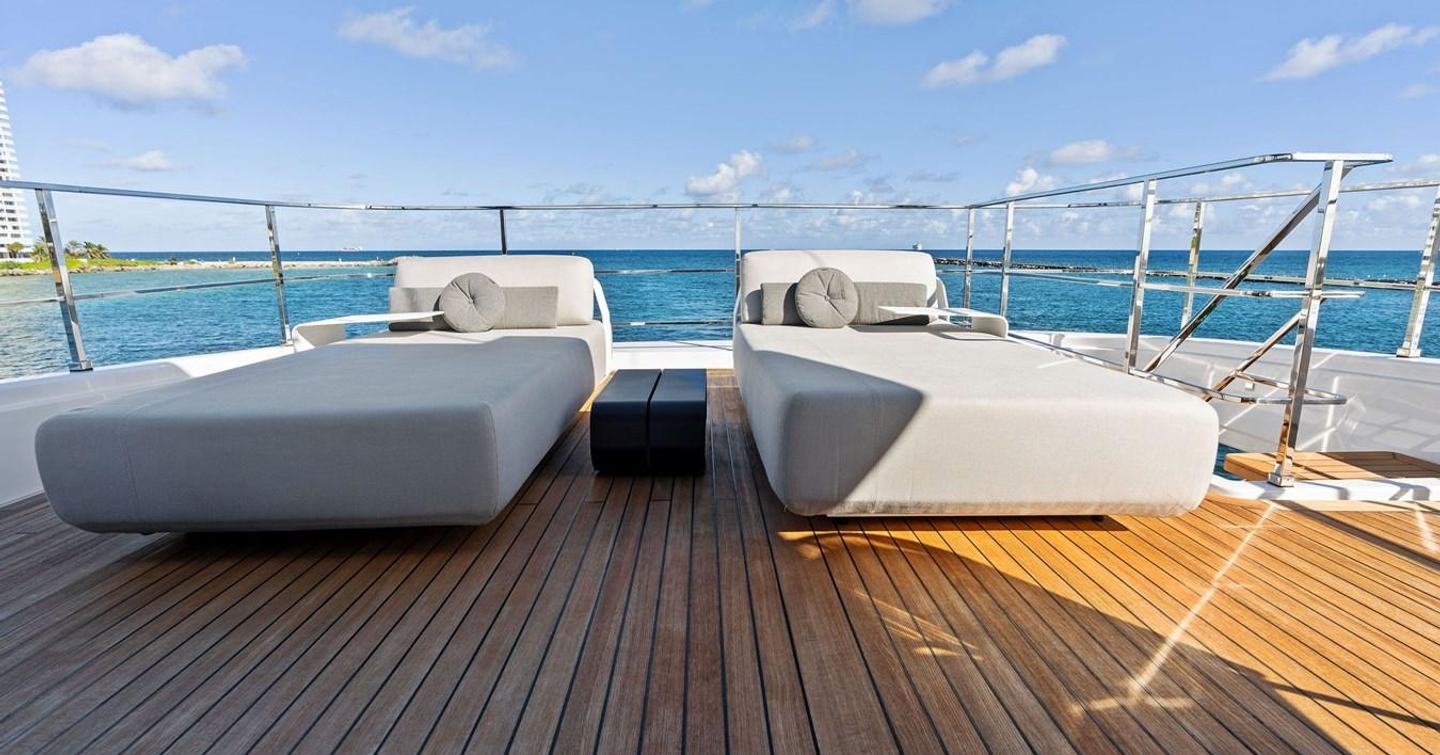 Tito El Patron sundeck with sunpads