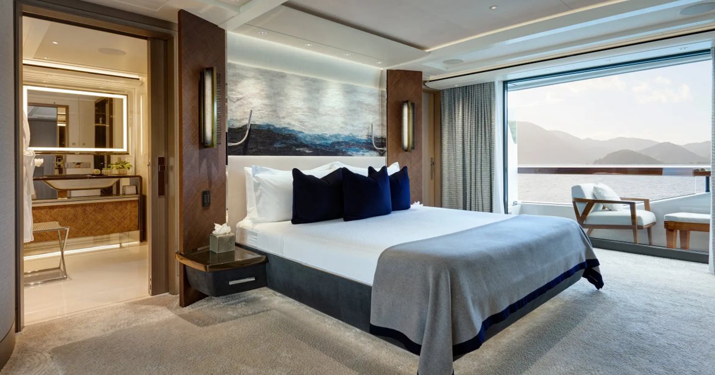 Superyacht Vanish master cabin 