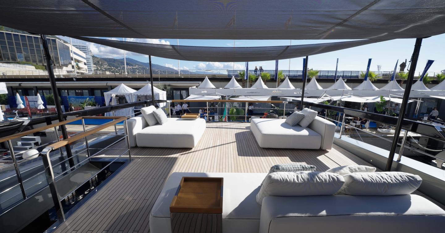 Riva-112-DolceVita-Super-Review-aft-flybridge