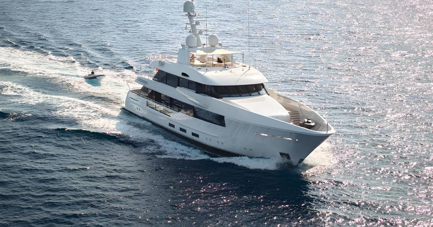 Superyacht Philosophy under way