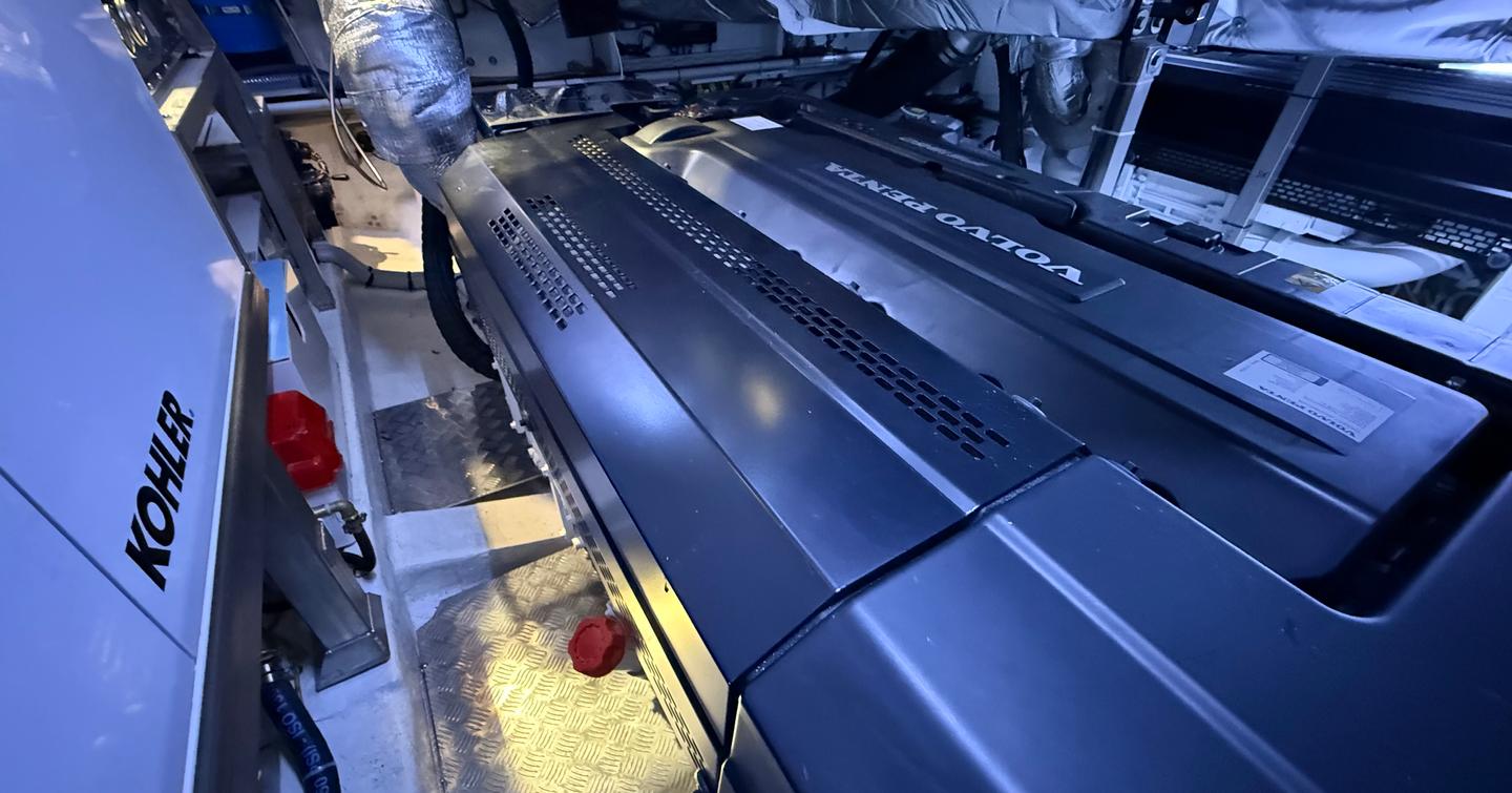 solaris-power-70-long-range-engine-room-volvo-penta-d13-ips1350