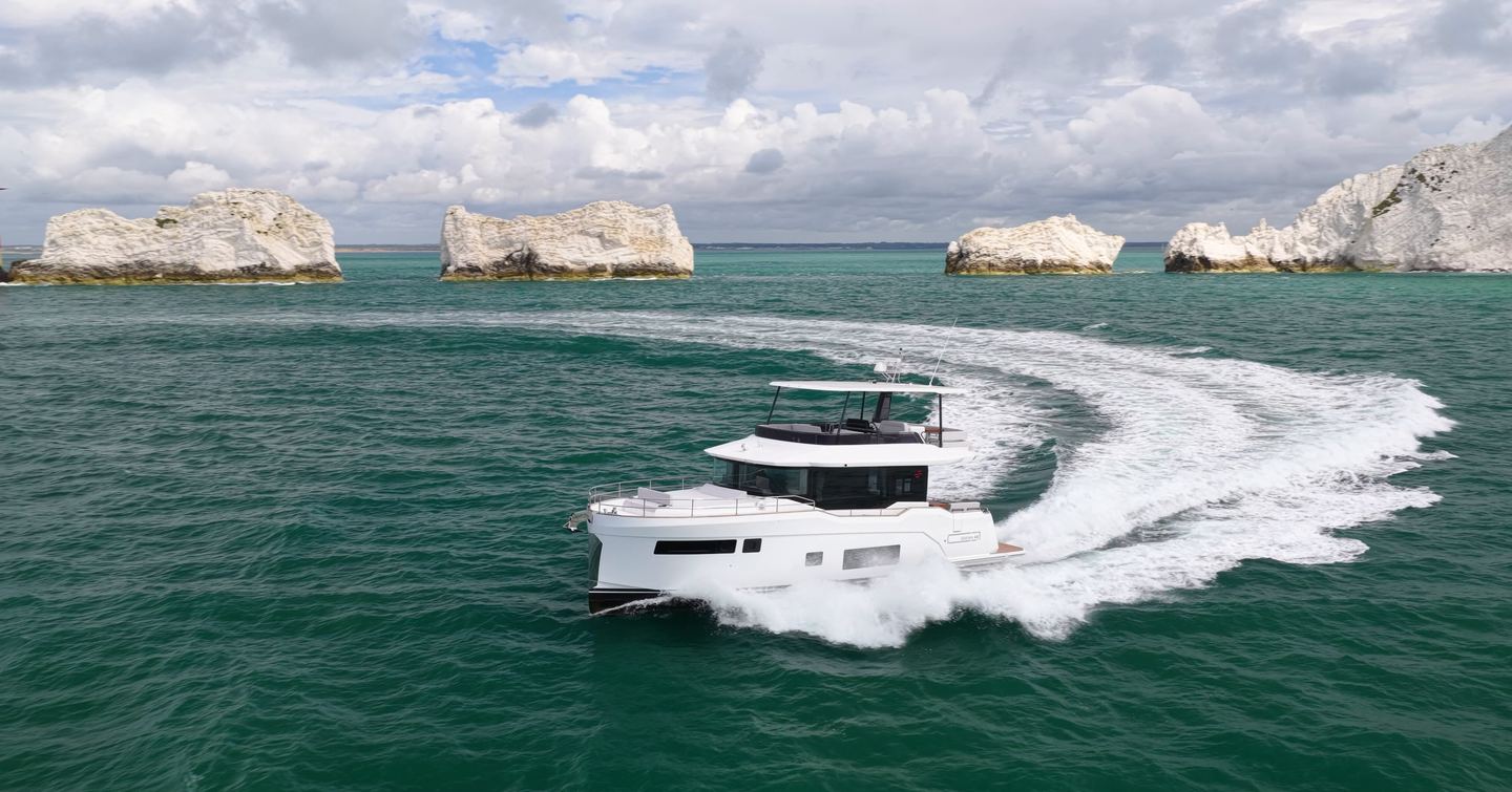 Sirena 48 turning at speed during YachtBuyer sea trial