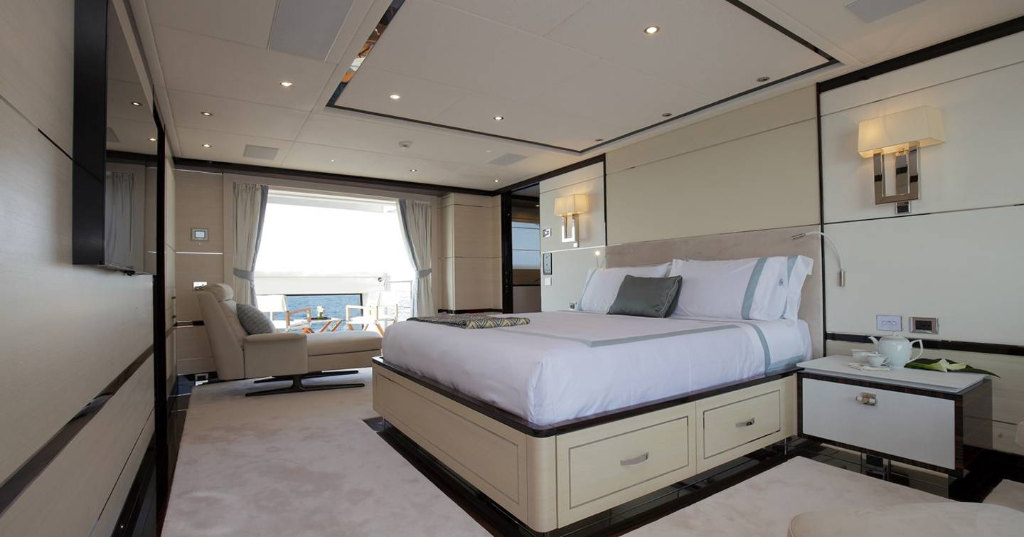 Superyacht Inspiration owners master suite 