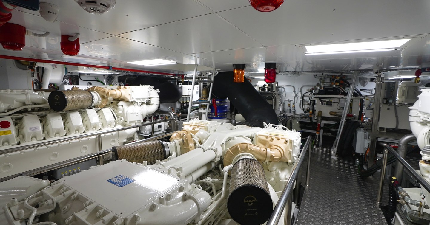 Pershing-GTX116-Review-engine-room