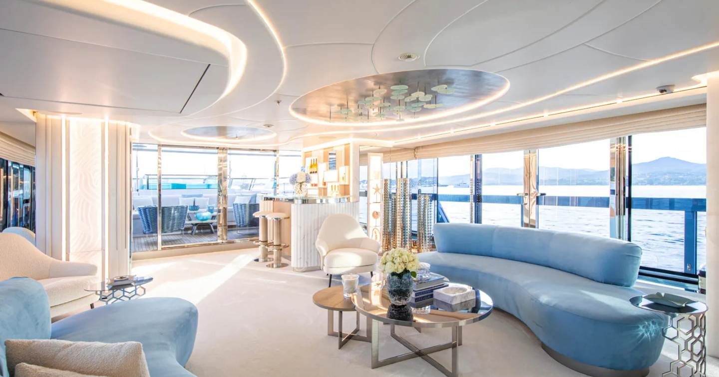 Superyacht Oceanbird's mail saloon 