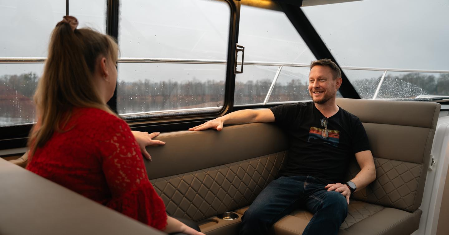 Aquador-400HT-Review-lifestyle-saloon