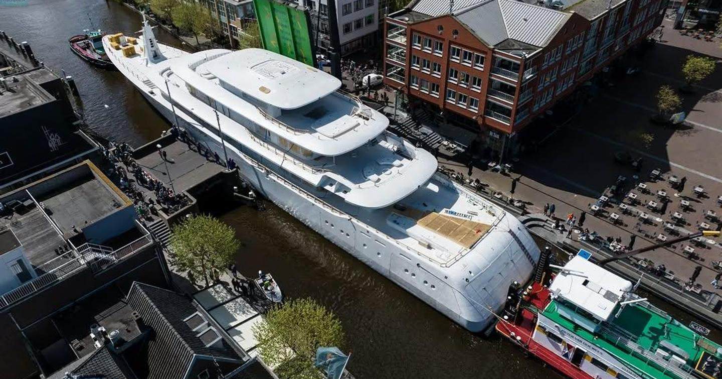 Superyacht Project Solent navigating the Dutch canals 