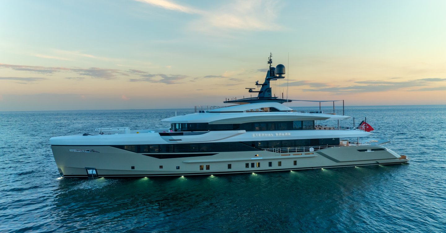 Motor yacht ETERNAL SPARK at sea