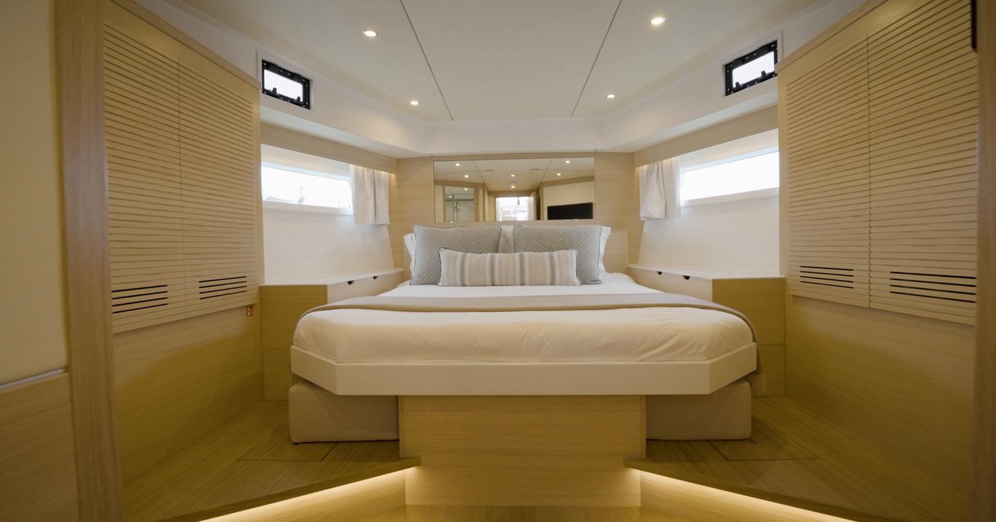 Delta-Powerboats-72-Review-VIP-cabin