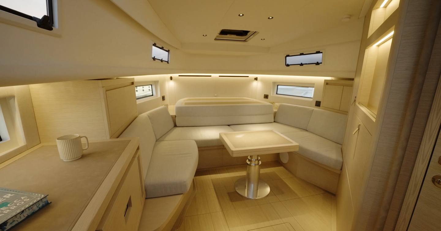 Pardo-43-Review-saloon-day-layout-with-dinette-interior