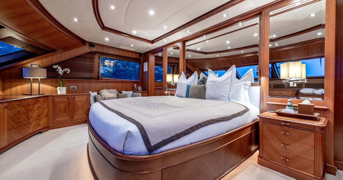 Superyacht Sea Blue'Z master cabin