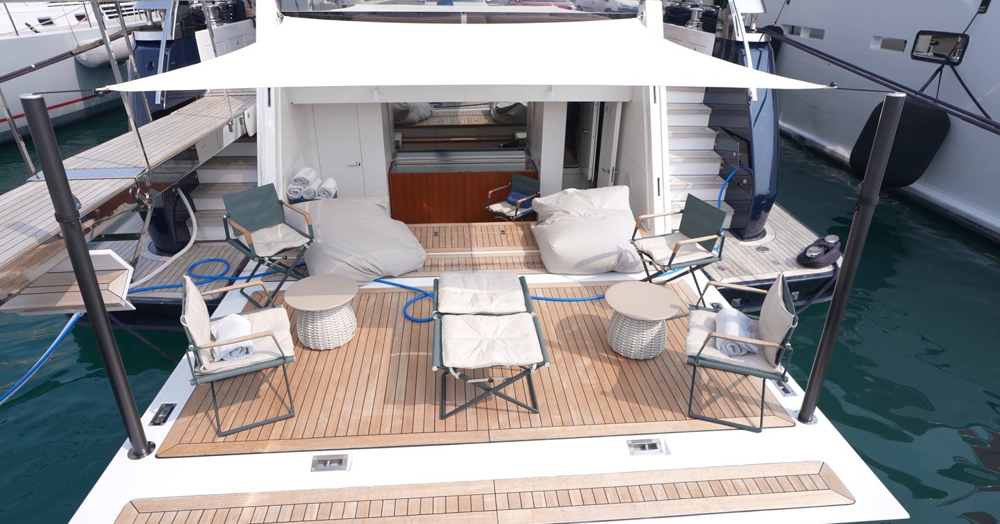 Custom-Line-Navetta-42-Review-beach-club