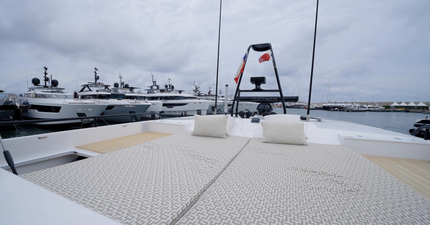 Delta-Powerboats-72-Review-roof-sunpad