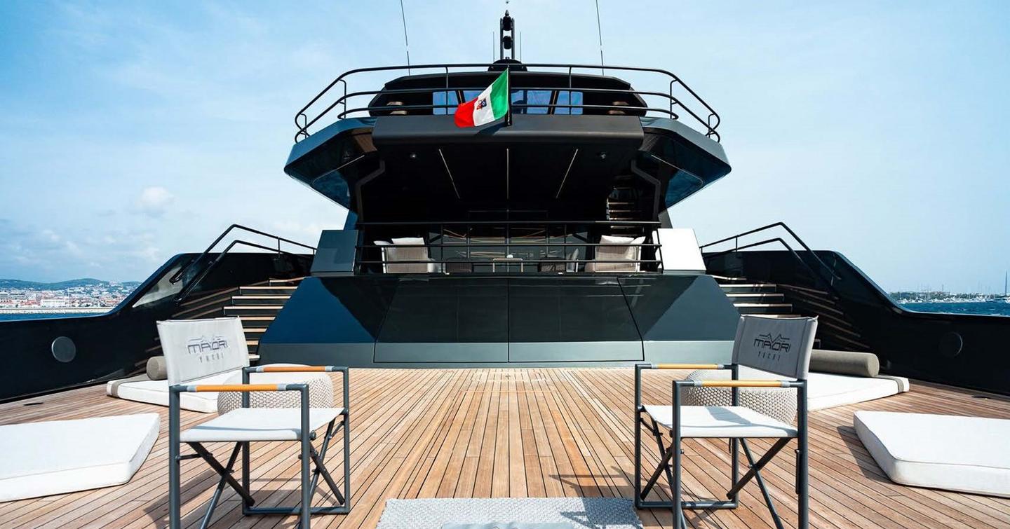  Superyacht K+ aft beach deck