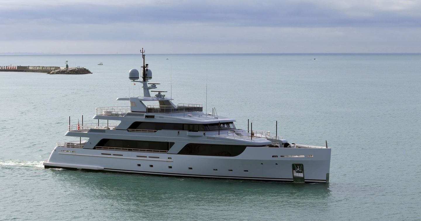 Superyacht Gioia under way