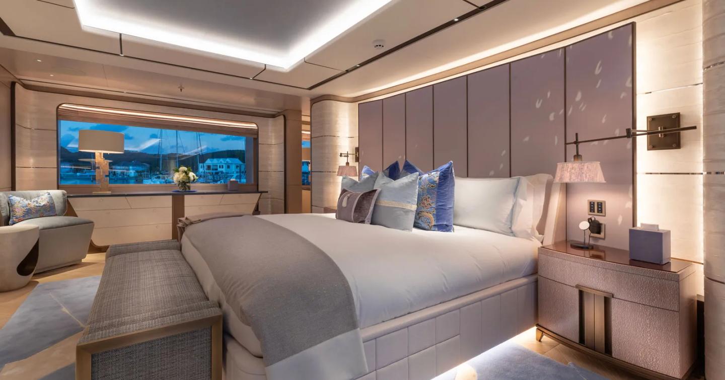 Motor yacht Moon Sand's owners suite