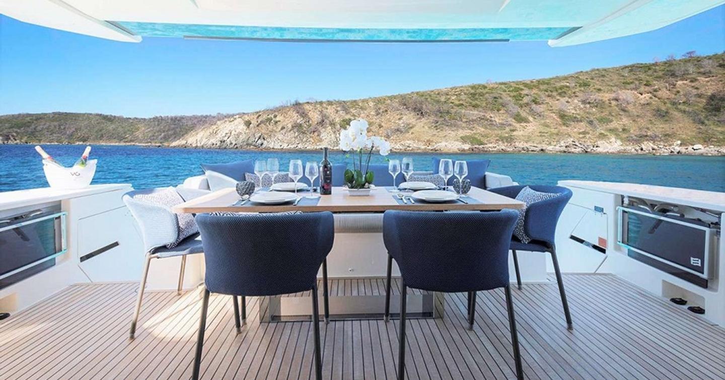 Motor Yacht Cloud Nine outdoor dining table