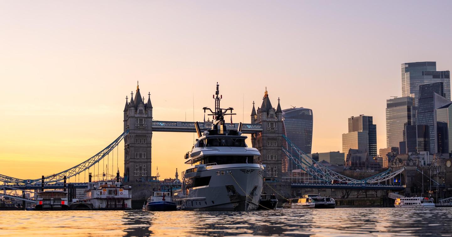 CdM Flexplorer 146 Maverick passing through Tower Bridge on the River Thames in London