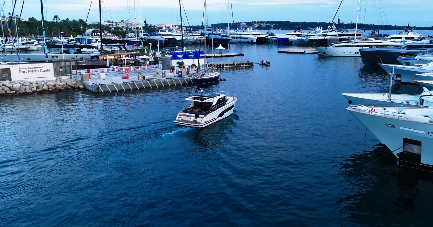 Marex-390-Review-in-the-marina