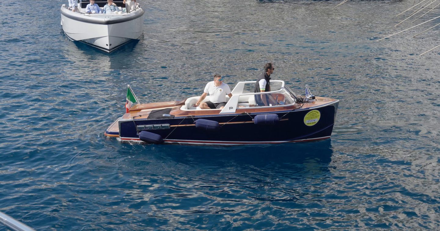 Picchiotti-Gentlemans-24-Review-tender