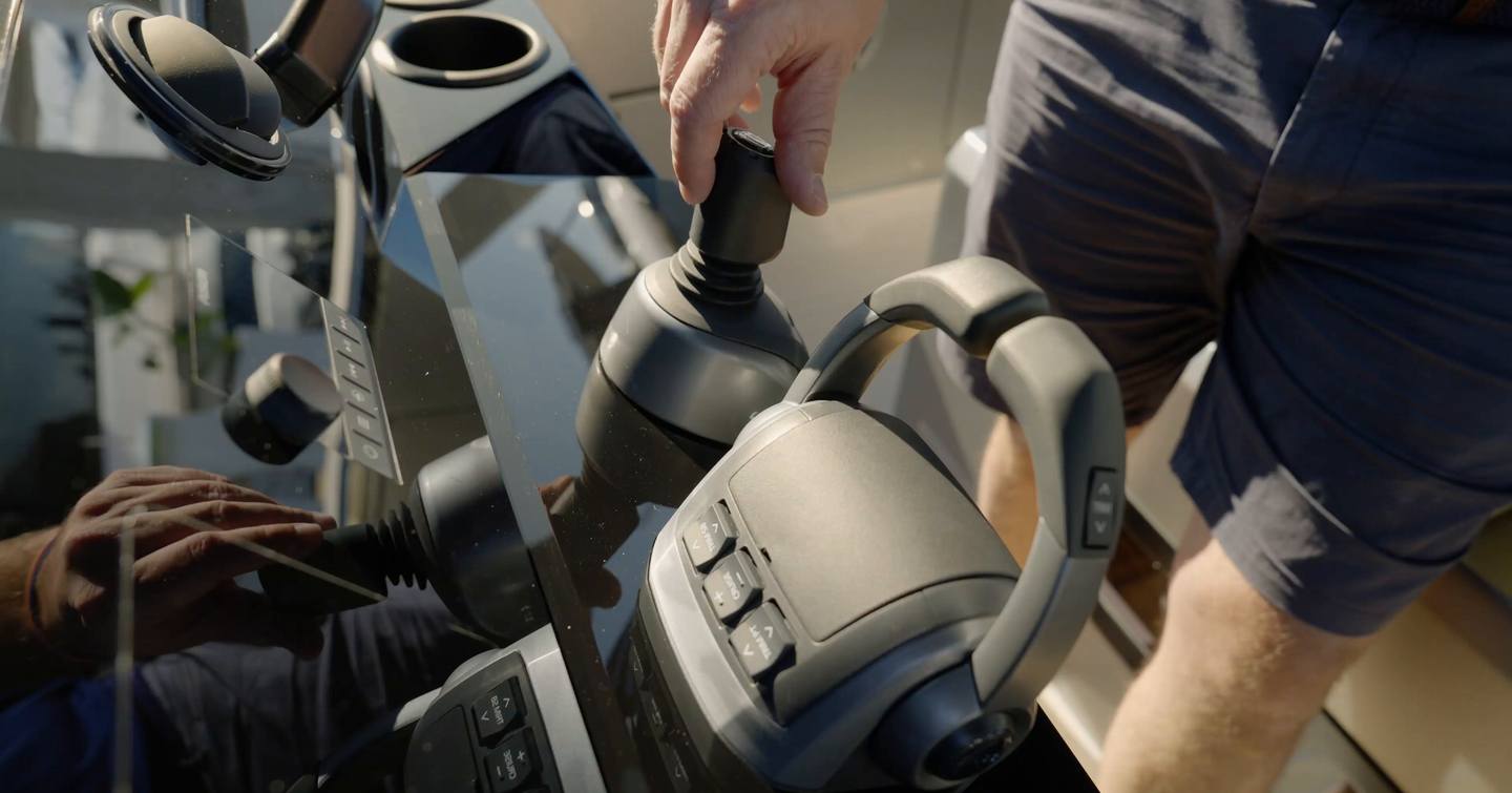 Pardo-43-Review-helm-joystick-and-throttle-controls-close-up
