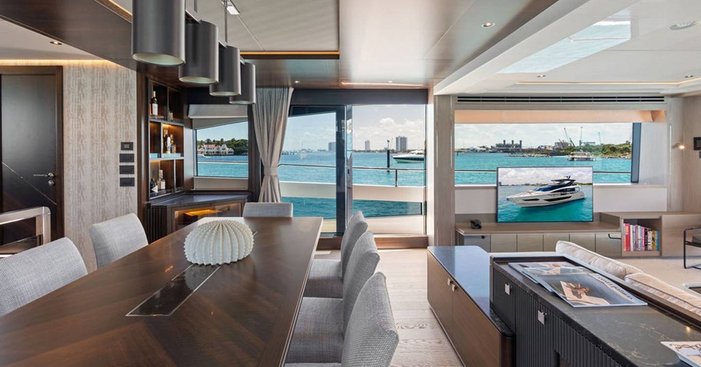Motor yacht Dolce Far Niente main salon dining area