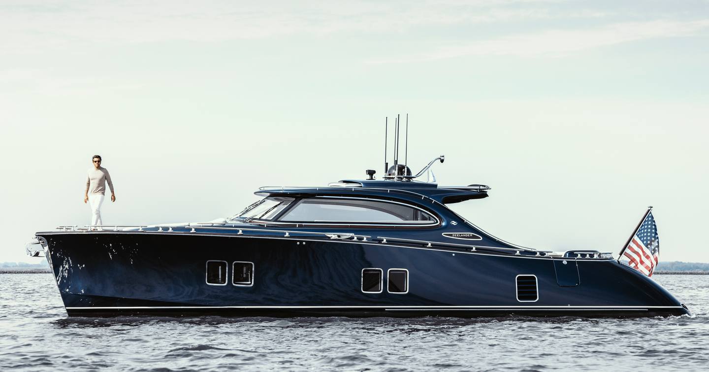 Zeelander 5 motor yacht at anchor 