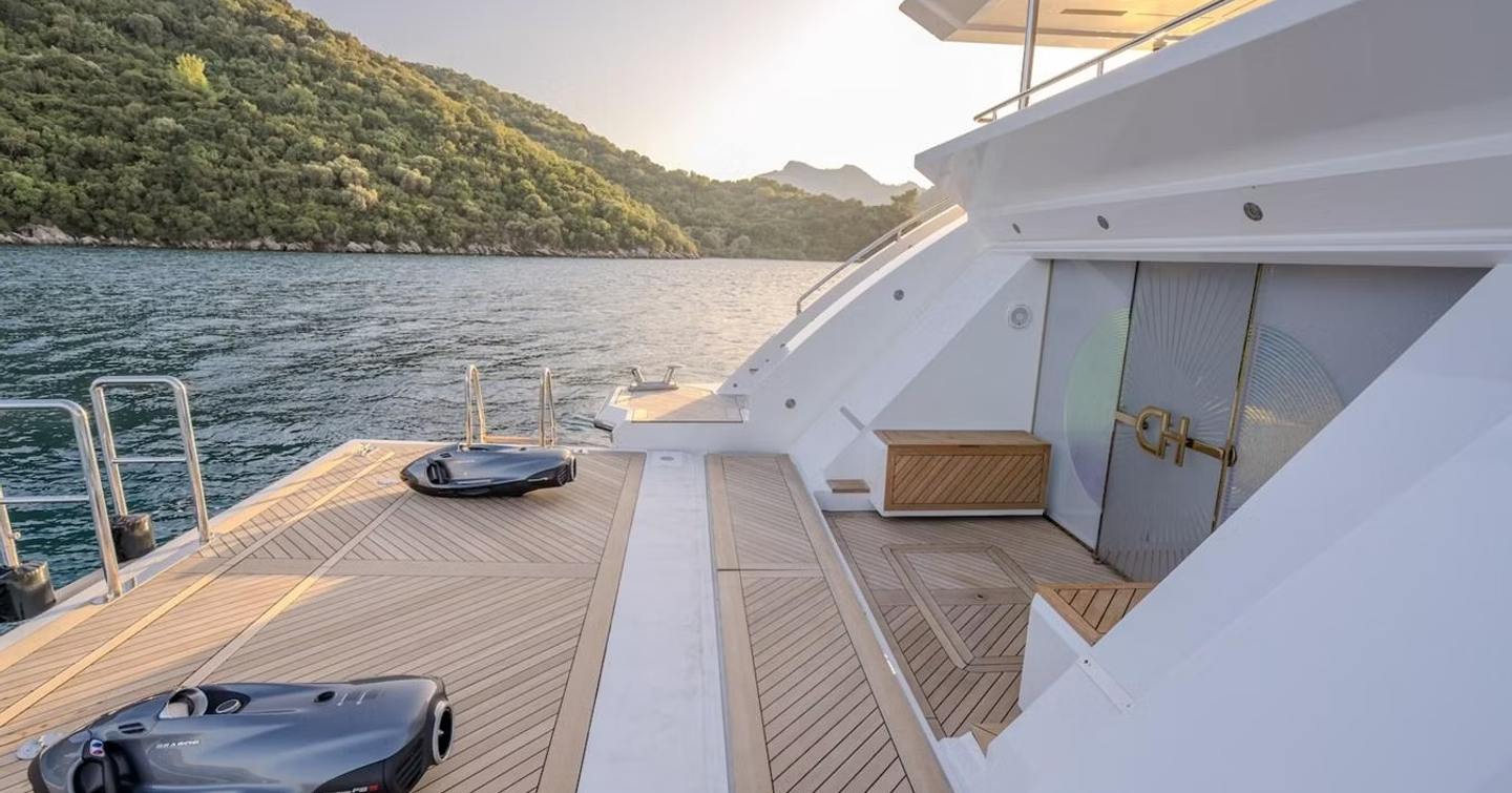 Superyacht Charisma aft beach club