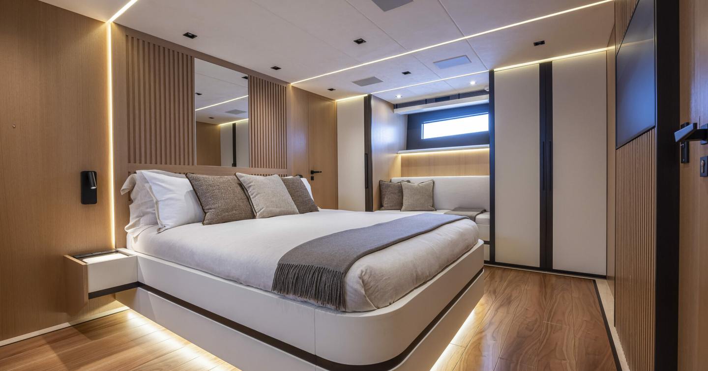 Open Yacht Sexy Me master cabin 