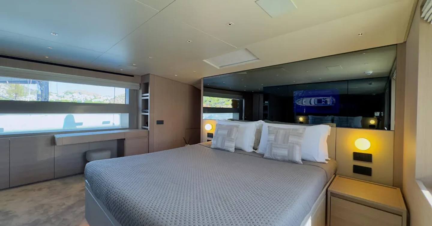 Motor yacht Judy's master cabin