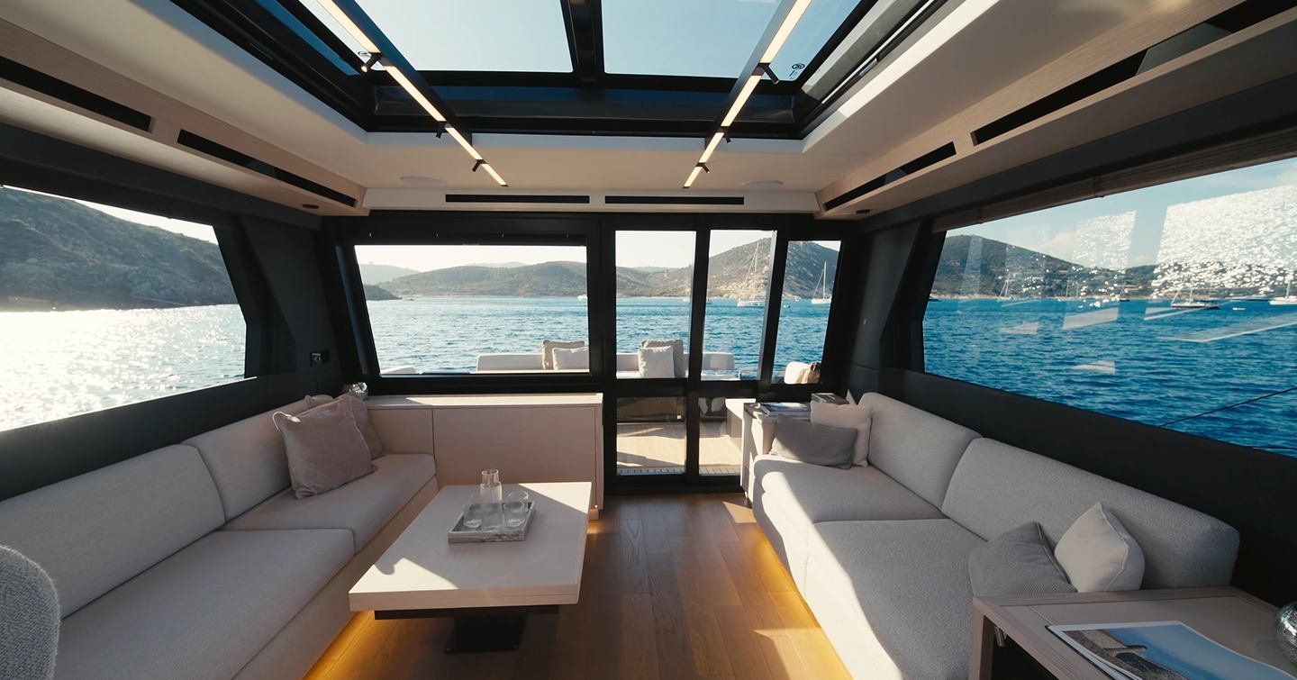 Pardo GT65 saloon with panoramic glazing and opening roof