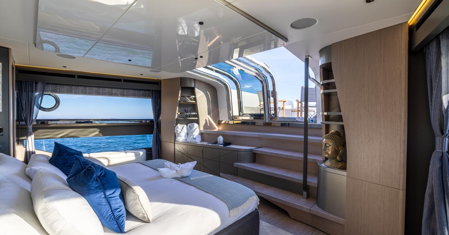 Sunseeker 100 Yacht owners cabin