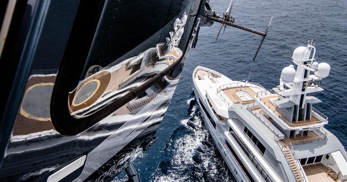 helicopter preparing to land on yacht Cloudbreak