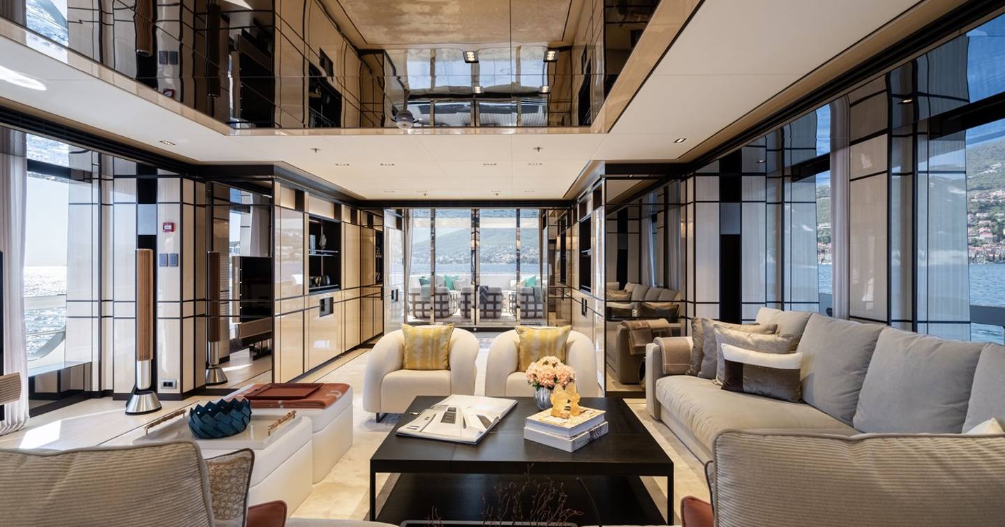 Superyacht Reliance main saloon