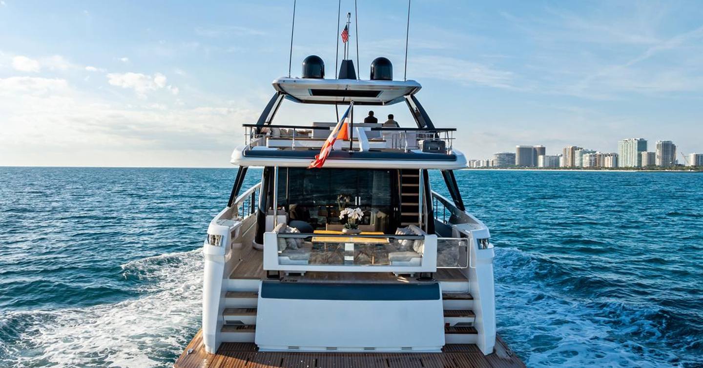 beso underway at speed aft view