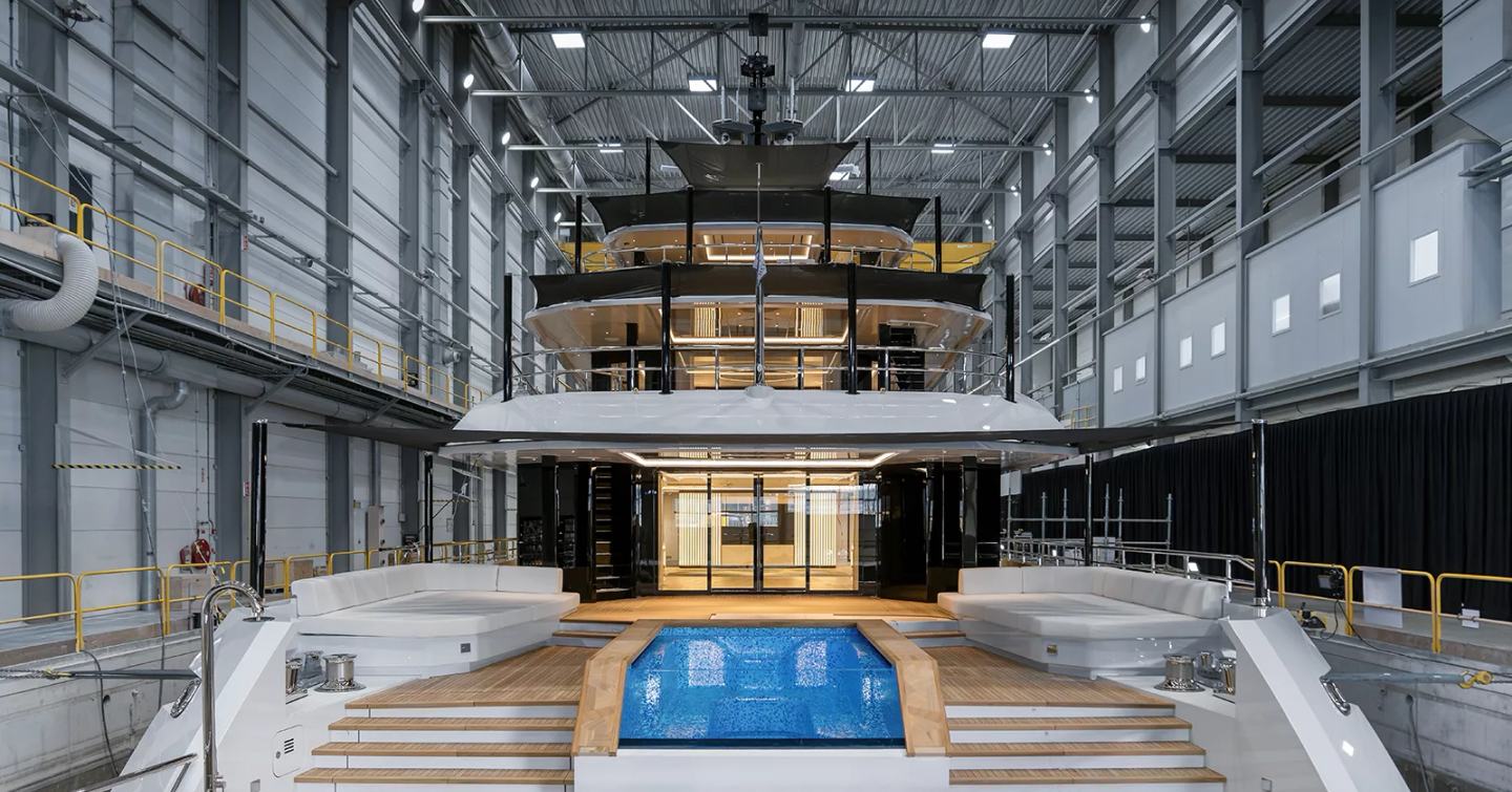 Superyacht Project Setteesettanta stern with infinity pool in shipyard