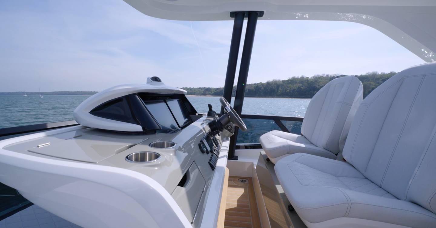 Pearl-63-Review-upper-helm-seats