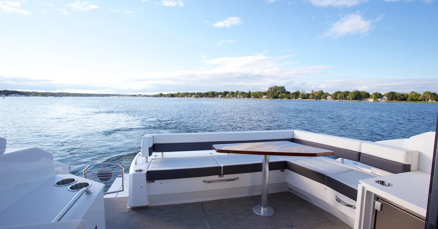 Cruisers 46 Cantius cockpit